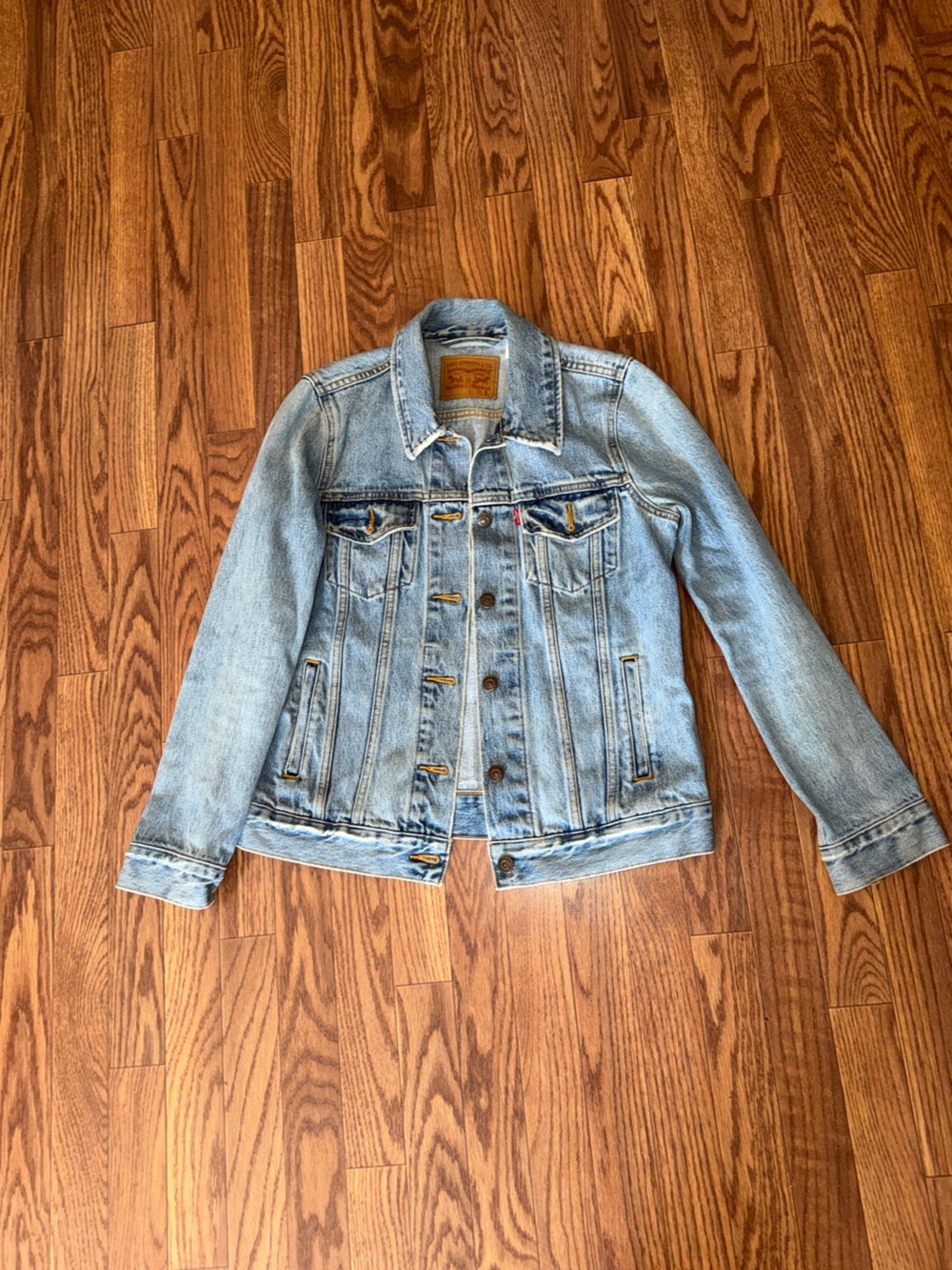 Levi's light wash denim jacket - women’s small